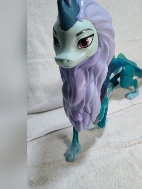 Hasbro Large Disney's Raya and The Last Dragon Color Splash Sisu Toy Figure